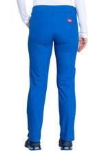 Load image into Gallery viewer, Mid Rise Tapered Leg Pull-on Pant
